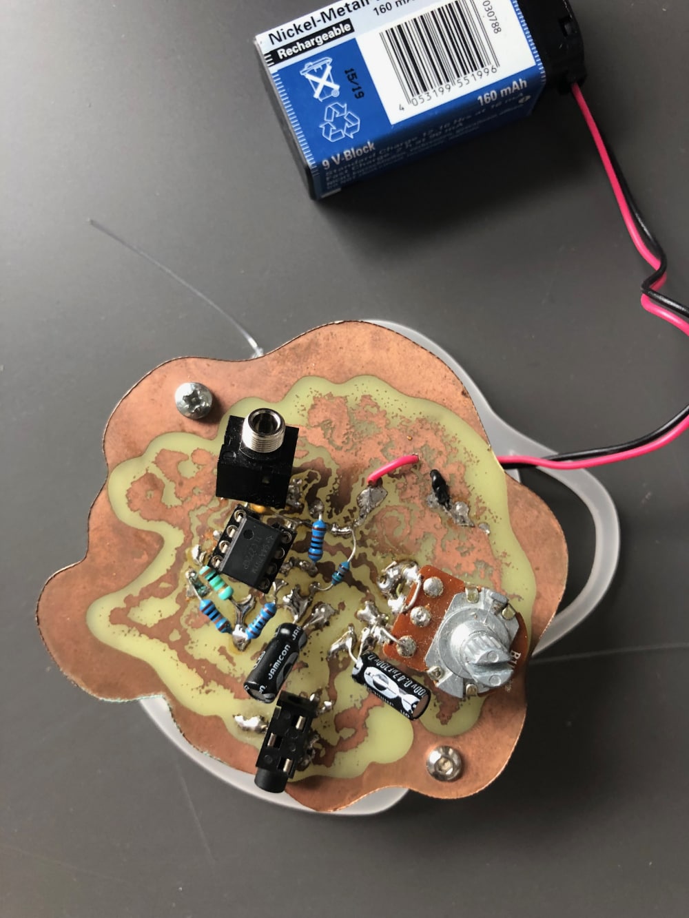 image of wiring, battery and micro controller