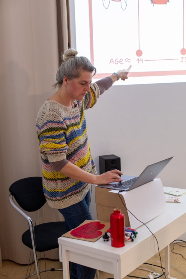 Nicola pointing